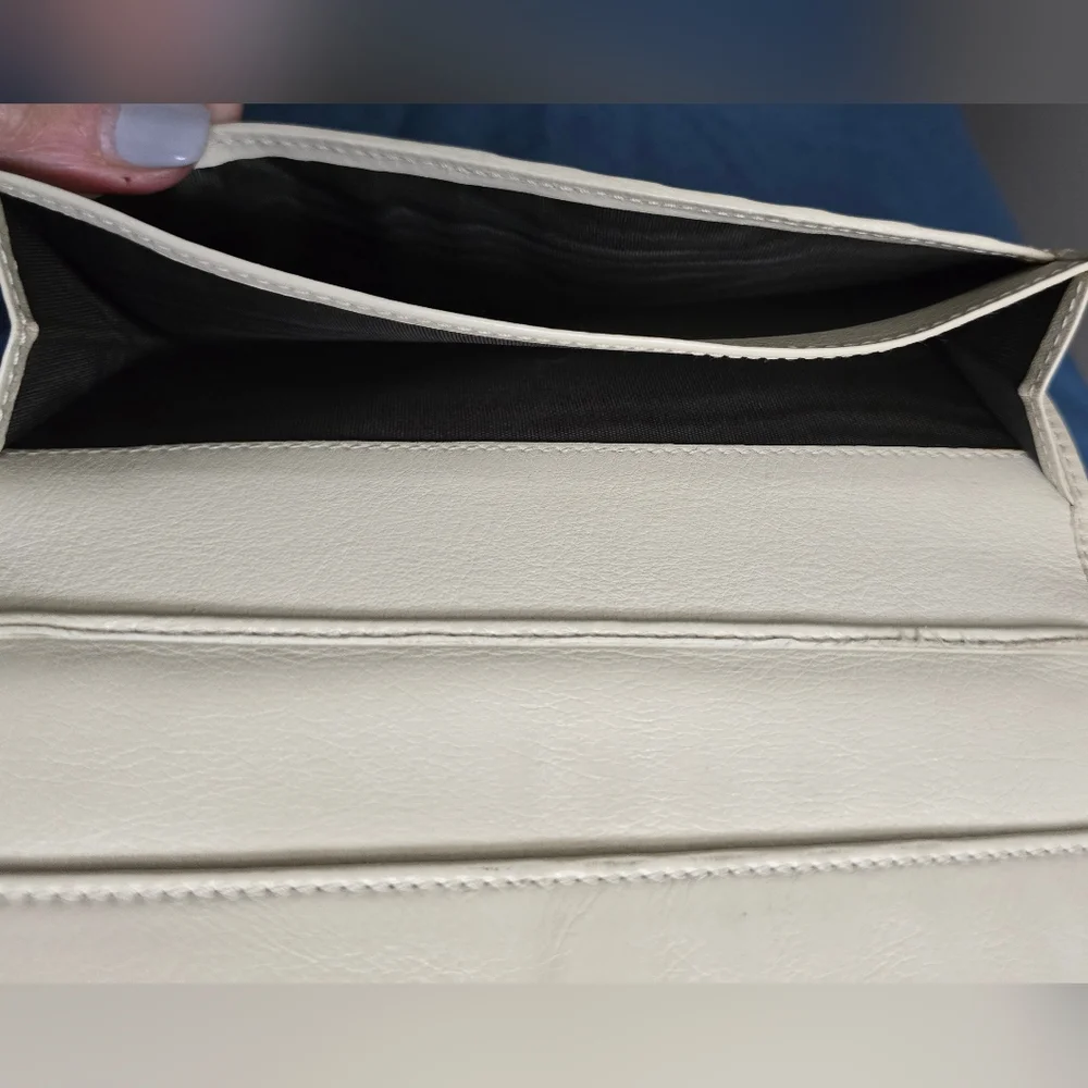 GUCCI GG Long Leather Wallet- Excellent Condition - Picture 7 of 16